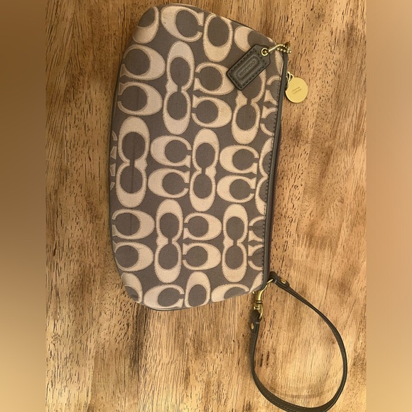Coach signature wristlet - Picture 3 of 4